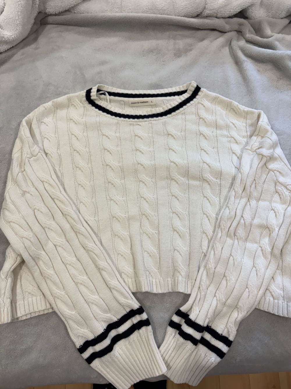 MOON & MADISON CROPPED CABLE KNIT CREWNECK